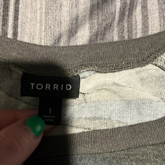 Torrid Raglan camo crewneck sweatshirt - Picture 2 of 2